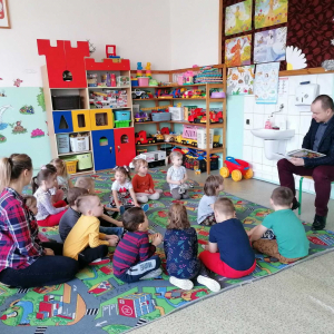 Akcja Cała Polska Czyta Dzieciom- Bajka Trzy Małe Świnki czyta Pan Dyrektor Tomasz Dudzic 