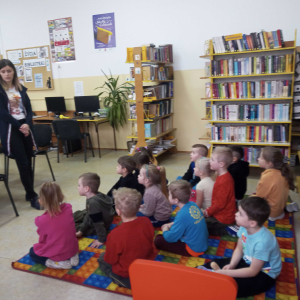 Wizyta  grupy średniej w bibliotece publicznej