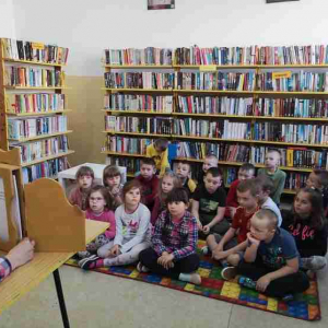 Akcja Czytanie bajek Andersena w bibliotece publicznej-  grupa starsza (2)