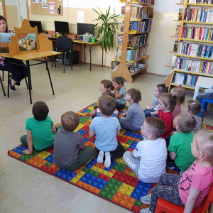 Akcja Czytanie bajek Andersena w bibliotece publicznej-  grupa młodsza