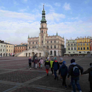 7 Docieramy na Rynek