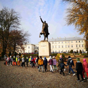 14 Dochodzimy do pomnika Jana Zamojskiego