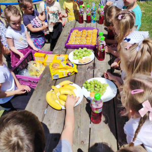 Dzień Dziecka w przedszkolu- piknik  zabawy na placu zabaw