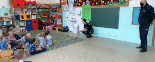 Spotkanie z policjantami w przedszkolu