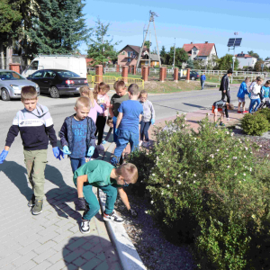 Klasy I-III podczas akcji Sprzątanie świata