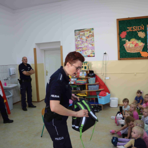 Bezpieczna Droga do Szkoły - spotkanie z Policją w przedszkolu (3)