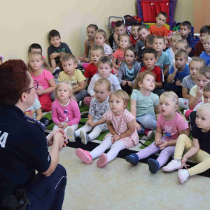 Bezpieczna Droga do Szkoły - spotkanie z Policją w przedszkolu (3)