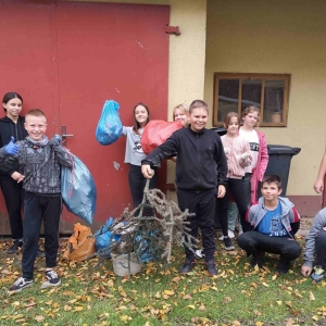 Klasa 7 w akcji "Sprzątanie Świata"