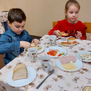 Degustacja samodzielnie zrobionych kanapek