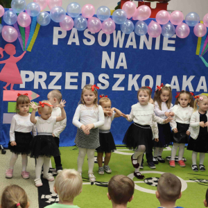 Pasowanie na Przedszkolaka - występ dzieci 