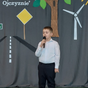 Uczeń Krzysztof Dyjach recytuje wiersz Moja Mała Ojczyzna