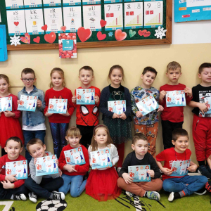 Program Dziel się uśmiechem w grupie starszej- dzieci z materiałami edukacyjnymi