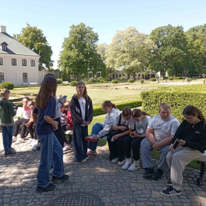 Przed zamkien Muzeum Zamoyskich w Kozłówce