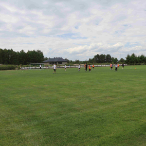 Rozgrywki sportowe na Boisku Iskry Krzemień