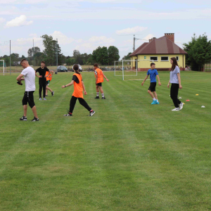 Rozgrywki sportowe na Boisku Iskry Krzemień