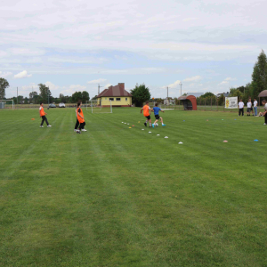 Rozgrywki sportowe na Boisku Iskry Krzemień