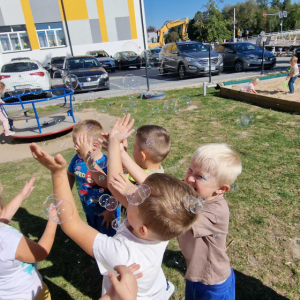 Dzień Przedszkolaka w gr. średniej -malowanie twarzy , tatuaże i balony