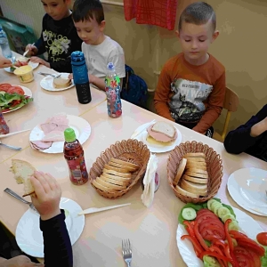 Śniadanie daje moc - Kanapki gotowe