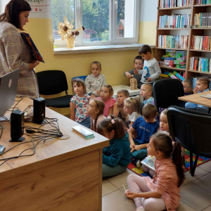 Pogadanka pani bibliotekarki dla dzieci z grupy starszej