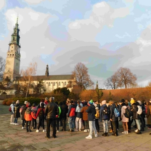  Uczniowie klas IV - VIII na wycieczce Częstochowa - Orle Gniazda - Santuarium Maryjne Na Jasnej Górze.