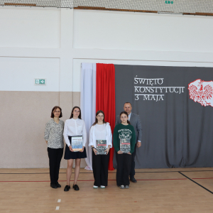 Nagrodzone uczennice w Ogolnopolskim Konkursie na prezentację multimedialną - Chrzest Polski
