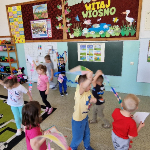 Projek edukacyjny EKOprzygody z Żywiołkami- Żywiołek powietrza- zabawa latawcami