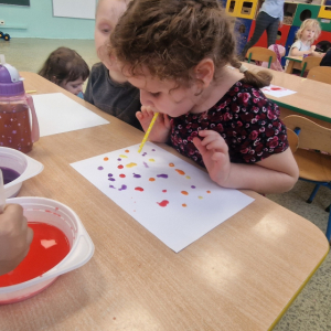Projek edukacyjny EKOprzygody z Żywiołkami- Żywiołek wody- potworki z barwionej wody (1)