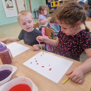 Projek edukacyjny EKOprzygody z Żywiołkami- Żywiołek wody- potworki z barwionej wody (1)