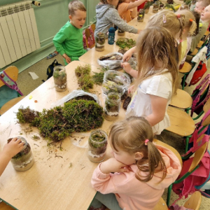 Projek edukacyjny EKOprzygody z Żywiołkami- Żywiołek ziemi- praca las w słoiku