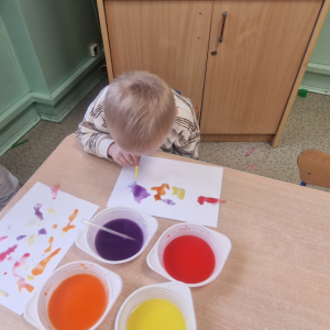 Projek edukacyjny EKOprzygody z Żywiołkami- Żywiołek wody- potworki z barwionej wody (1)