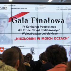 Rozpoczęcie gali finałowej konkursu „Niezłomni w moich oczach” Sala IPN wypełniła się uczestnikami i zaproszonymi gośćmi, którzy wspólnie uczcili pamięć bohaterów.