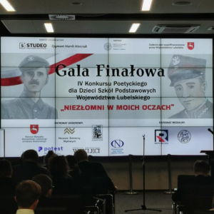 Rozpoczęcie gali finałowej konkursu „Niezłomni w moich oczach” Sala IPN wypełniła się uczestnikami i zaproszonymi gośćmi, którzy wspólnie uczcili pamięć bohaterów.