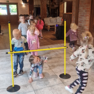 Wycieczka do Doboszówki gr. średnia- zabawy z animatorem (10)