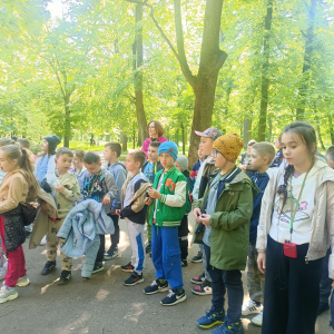 Urokliwy spacer klas I-III po królewskim parku.
