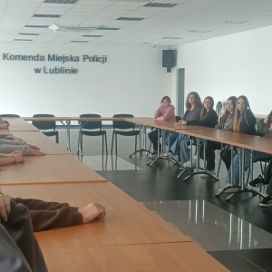 Komenda Miejska Policji w Lublinie. Spotkanie   młodzieży z funkcjonariuszami