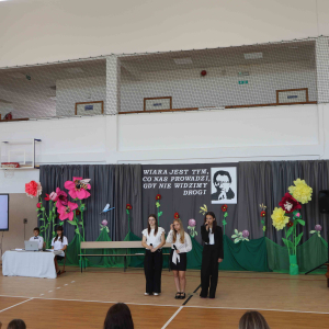 Julia Dudzic Natasza Sowa Oliwia Sobótka w piosence To co wżyciu ważne