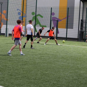 Rozgrywki sportowe rodzice-dzieci klas VII-VIII..