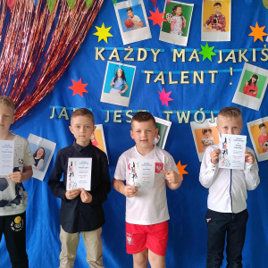 Dyplomy   za udział w Pokazie Talentów.