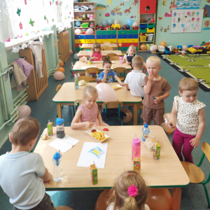Dzień Dziecka w grupie młodszej - wcinamy frytki