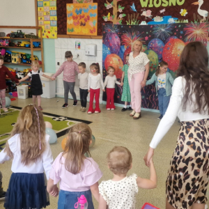 Dzień Dziecka w przedszkolu- wspólne zabawy