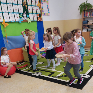 Dzień Dziecka w grupie starszej- konkurencje sportowe