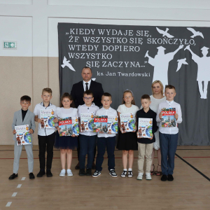Wręczenie nagród książkowych dla klasy 2
