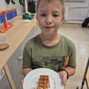 Prezentacja udekorowanego gofra – wygląda smakowicie!