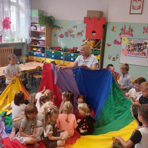 Zabawa z chustą- zawijaniec