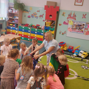 Zabawa z chustą- zawijaniec