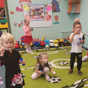 Zabawy z  bańkami mydlanymi