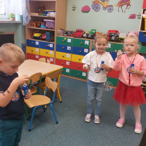 Zabawy z  bańkami mydlanymi