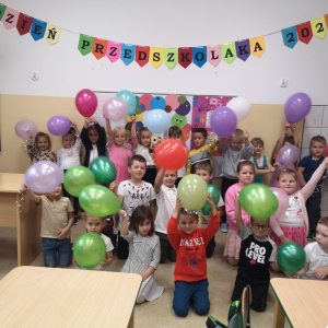 1.Nasze przedszkolaki świętują swój dzień.