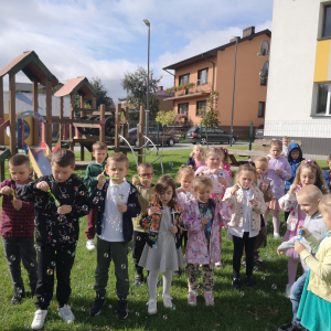 Zabawy na świeżym powietrzu.