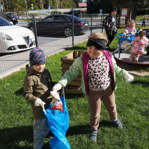 Przedszkolaki sprzątają świat